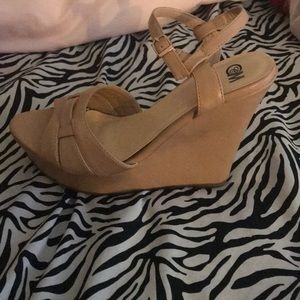 tan wedges